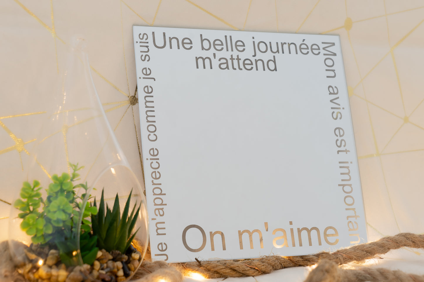 Miroir positif gravé avec des affirmations motivantes et valorisantes