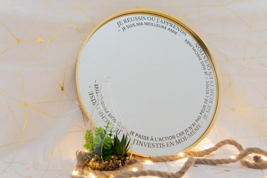 Miroir positif gravé avec des affirmations motivantes et valorisantes 