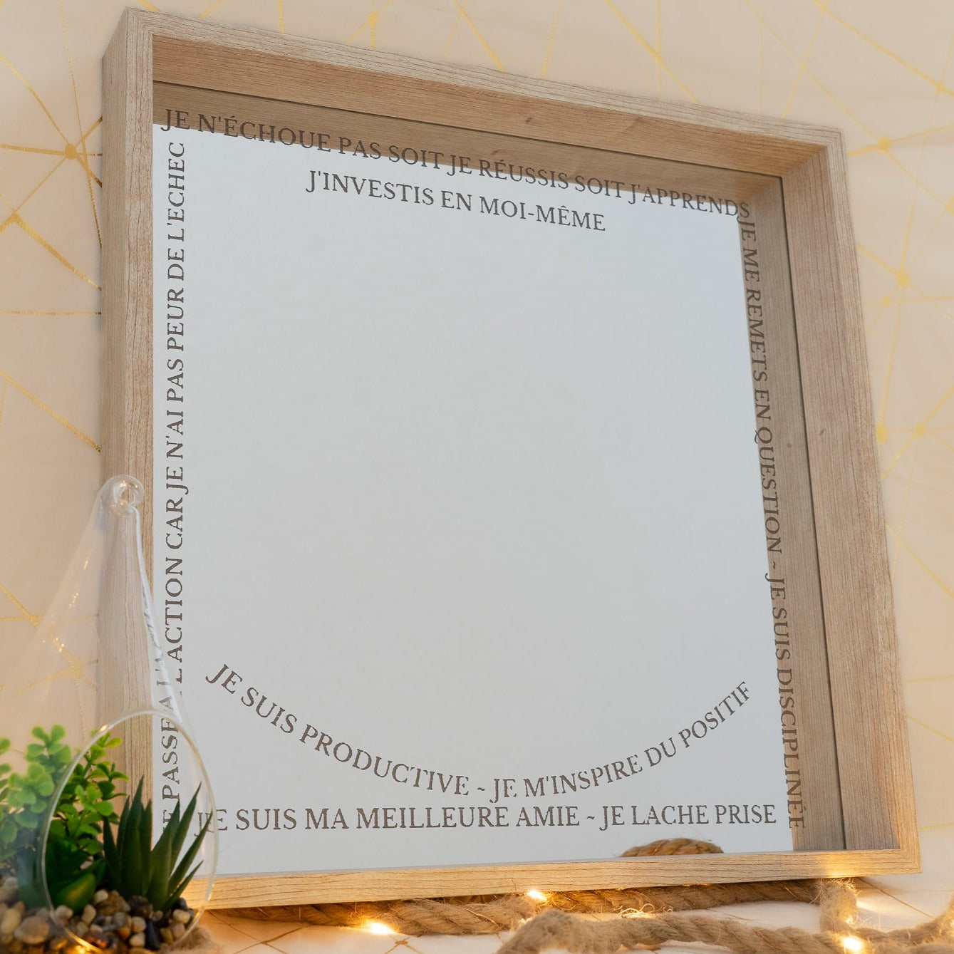 Miroir positif gravé avec des affirmations motivantes et valorisantes 